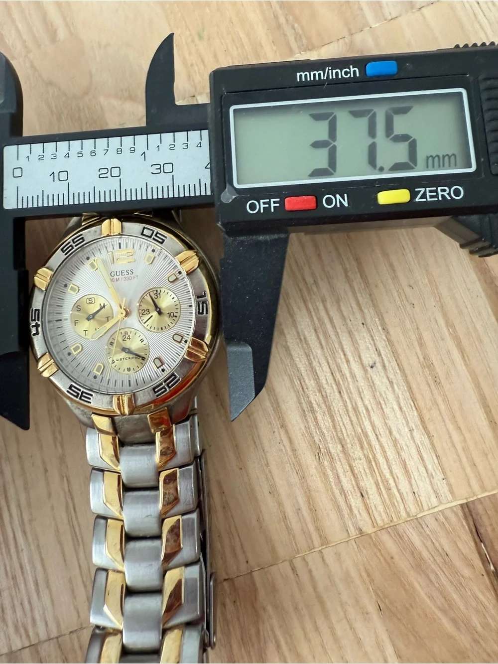 Guess mens waterpro two-tone watch NEW BATTERY